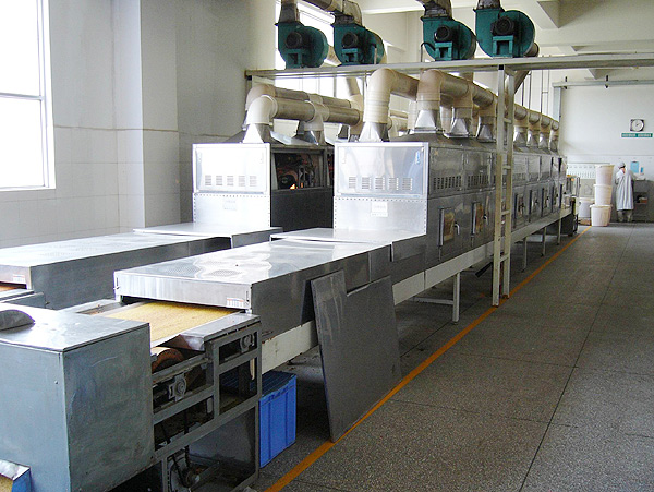 牛肉粒微波殺菌機(jī)